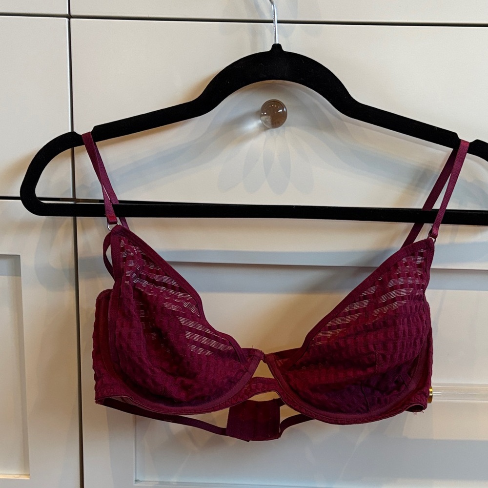 Chic Lace Bra in Deep Wine